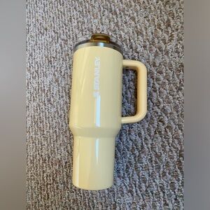 LIMITED EDITION STANLEY QUENCHER PROTOUR FLIP STRAW 40oz BUTTER GLOSS YELLOW
